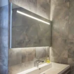 Miroir salle de bain ARKOS en verre Saint-Gobain 6 mm – Éclairage diagonal LED moderne