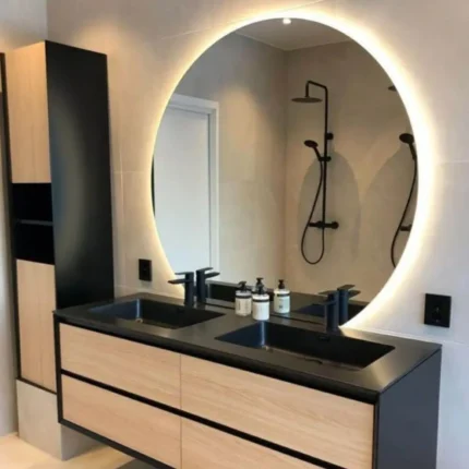Miroir LED semi-rond élégant en verre Saint-Gobain 6 mm, forme arrondie moderne sur mesure pour salle de bain au Maroc