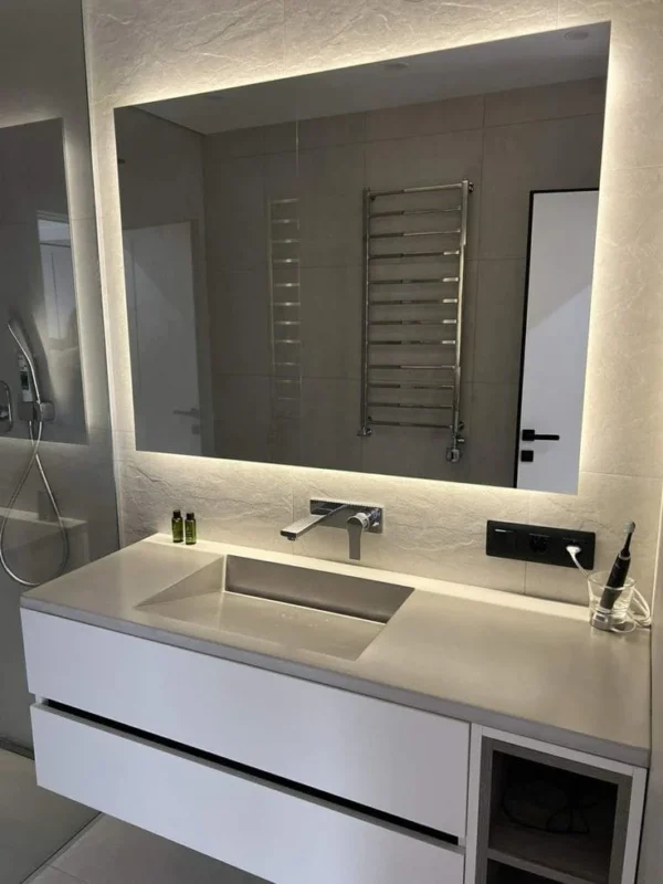 Miroir mural rectangulaire LINEA LED 6mm, élégant et sur mesure pour salle de bain